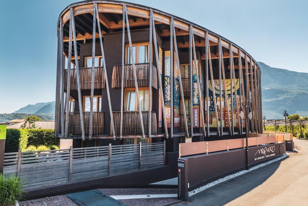 Art & Design Hotel Napura Terlano Bagian luar foto