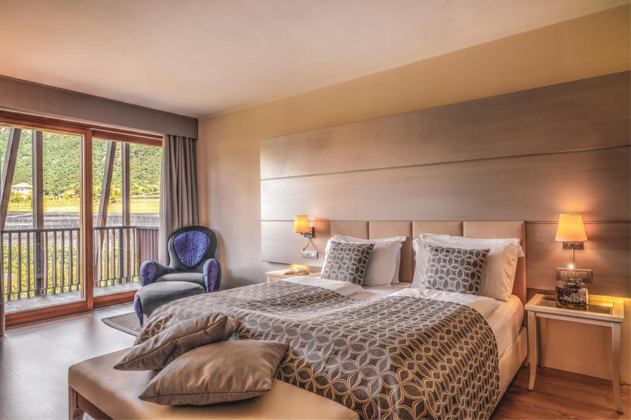 Art & Design Hotel Napura Terlano Bagian luar foto