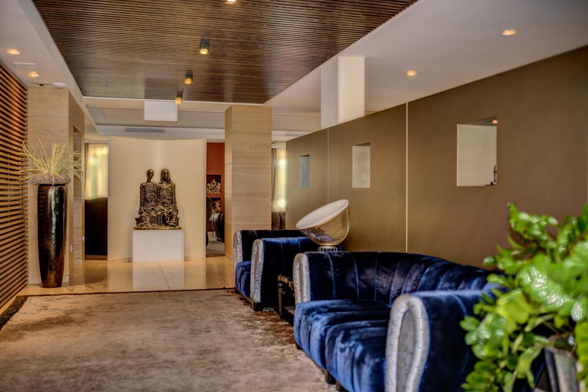 Art & Design Hotel Napura Terlano Bagian luar foto