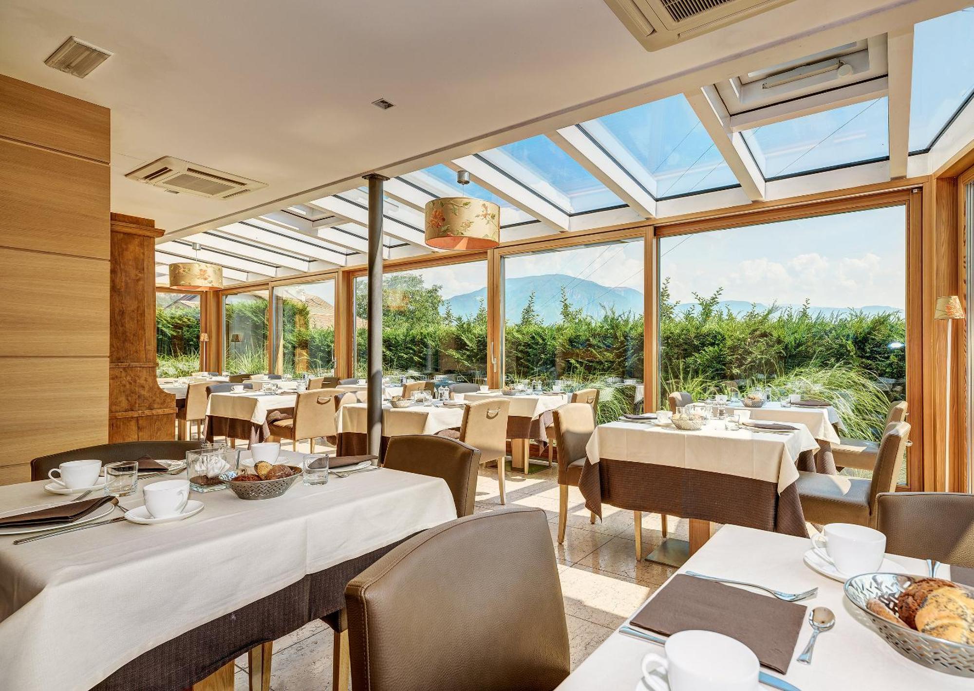 Art & Design Hotel Napura Terlano Bagian luar foto