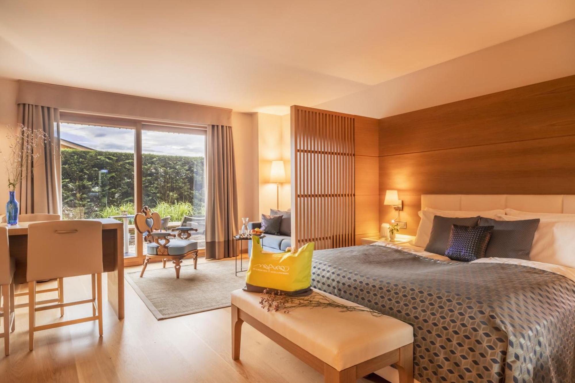 Art & Design Hotel Napura Terlano Bagian luar foto