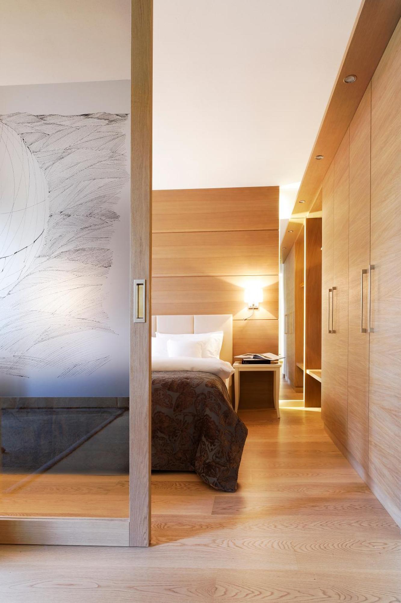 Art & Design Hotel Napura Terlano Bagian luar foto