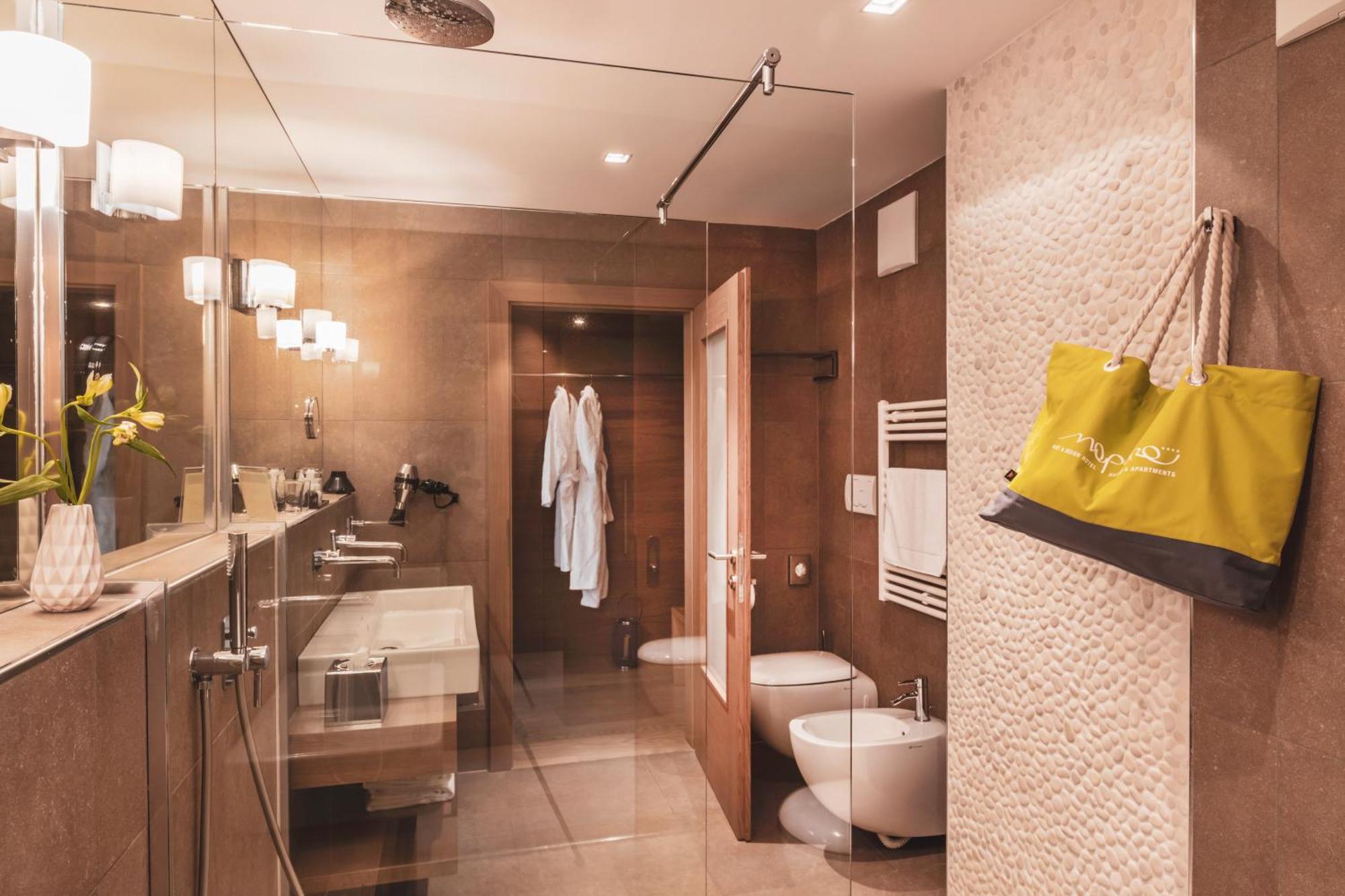 Art & Design Hotel Napura Terlano Bagian luar foto