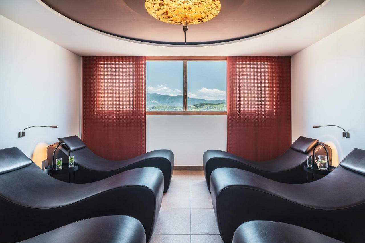 Art & Design Hotel Napura Terlano Bagian luar foto
